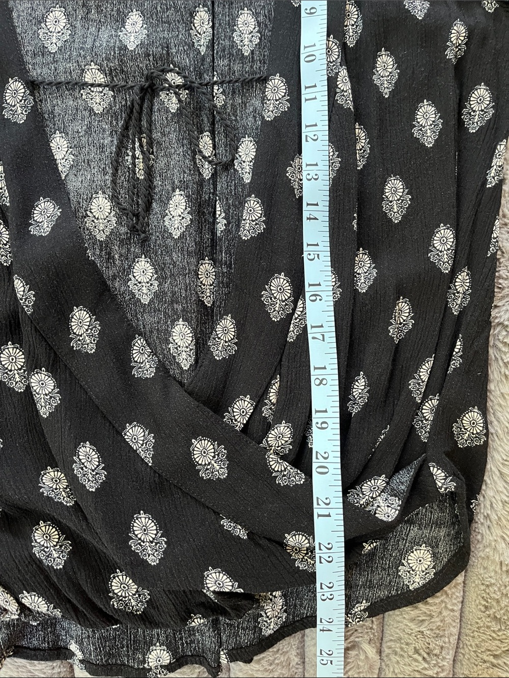 Mossimo Supply Co. Top Large Black White Floral Medallion Wrap Tassels - Picture 12 of 13